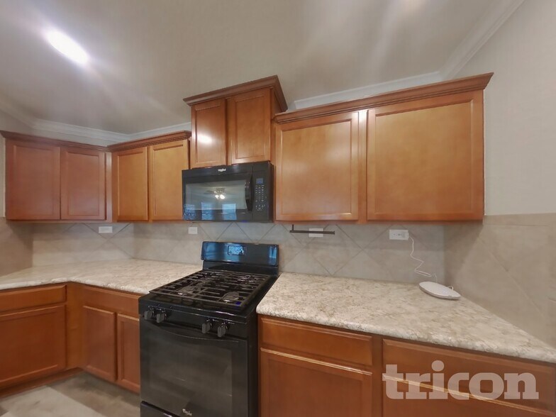 Building Photo - 15307 Delta Pt