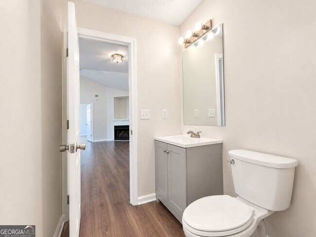 Building Photo - 1104 Driftwood Ct