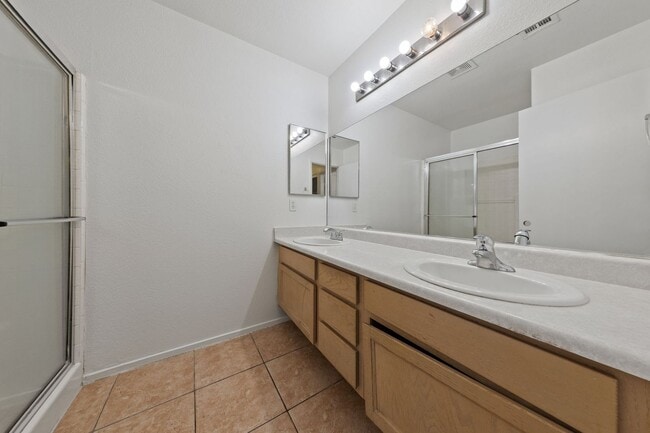 Building Photo - Spacious 4-Bedroom Home on Oversized Lot –...