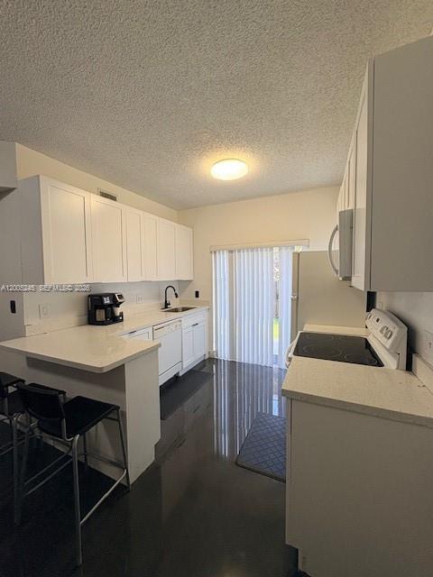 Building Photo - 8019 Lake Dr