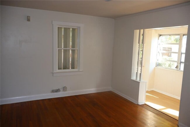 Building Photo - 3815 W De Leon St