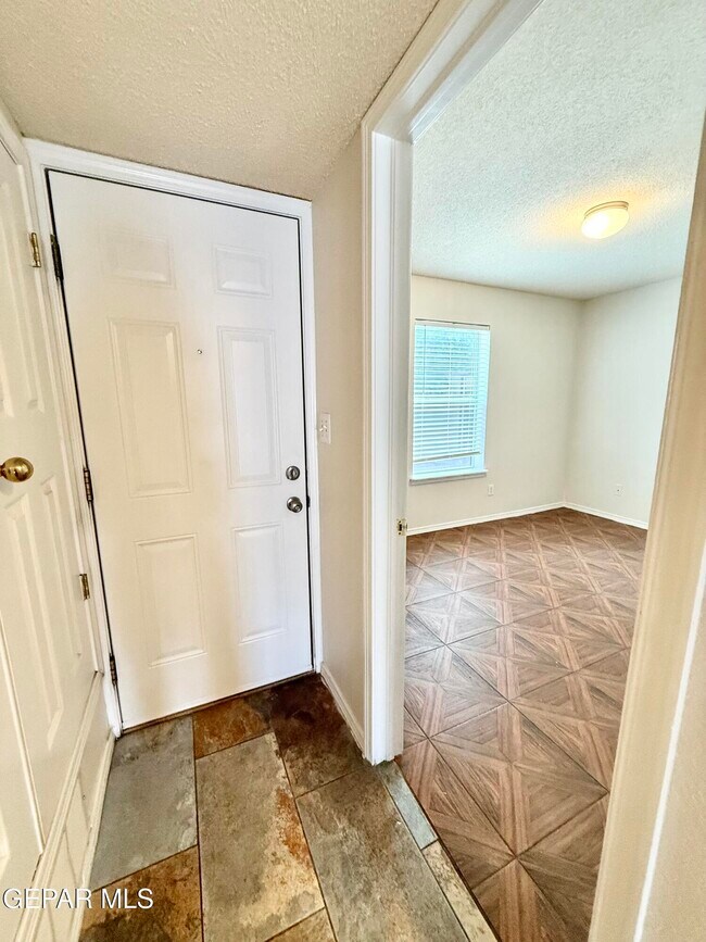 Building Photo - 12720 Tierra Mina Dr