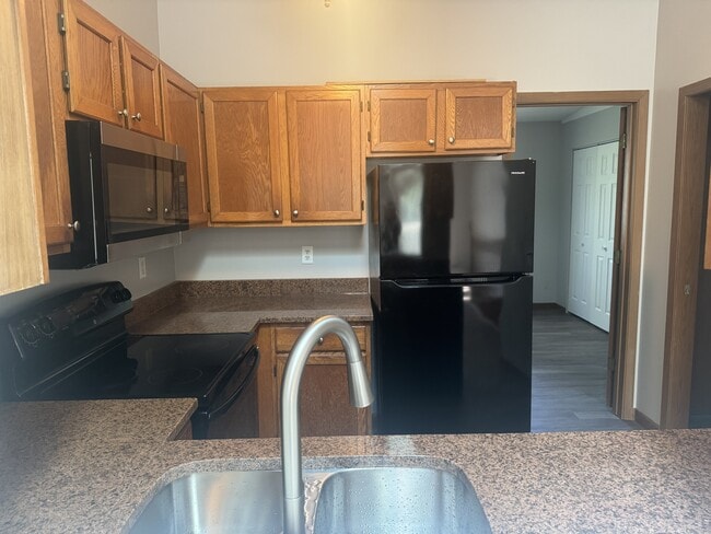 Building Photo - 17490 Pond Cir