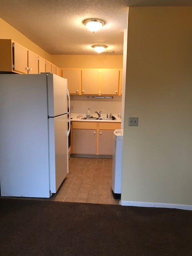 Building Photo - 2 Bedroom Condo in Holiday Hills area