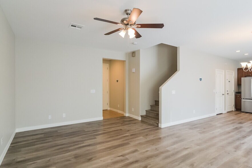 Building Photo - 10215 Cougar Crossing St