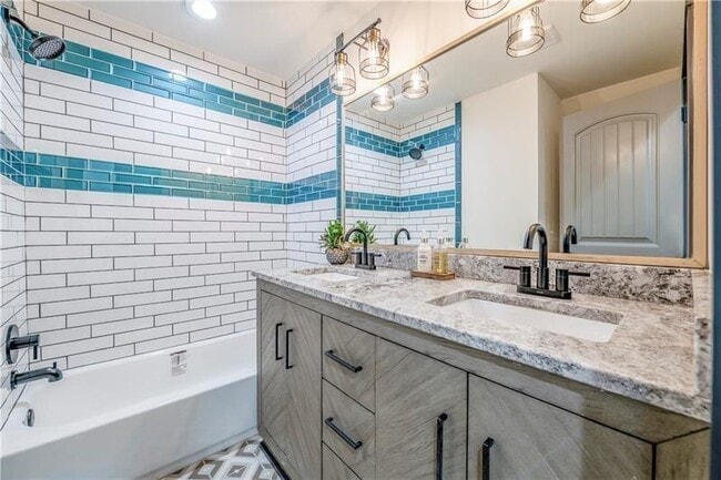 Building Photo - 767 Terry St SE