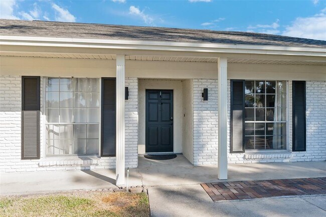 Building Photo - 4520 Lake Gem Cir