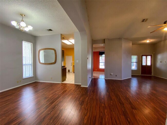 Building Photo - 3215 Tree Grove Dr