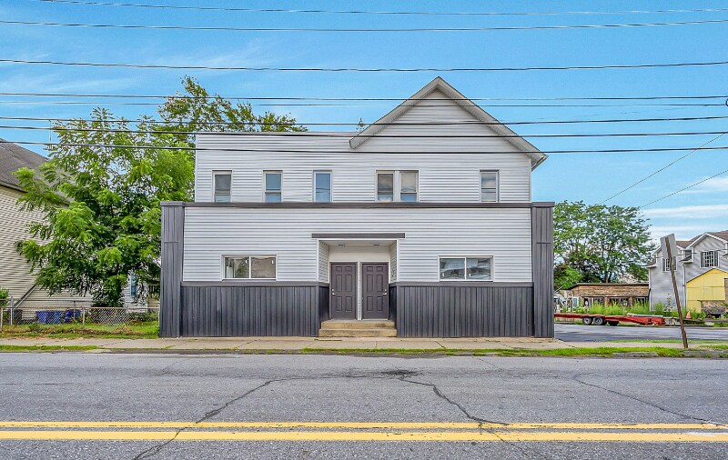 Building Photo - 267 Main St