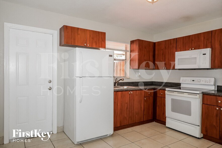 Building Photo - 3453 NW 191st St