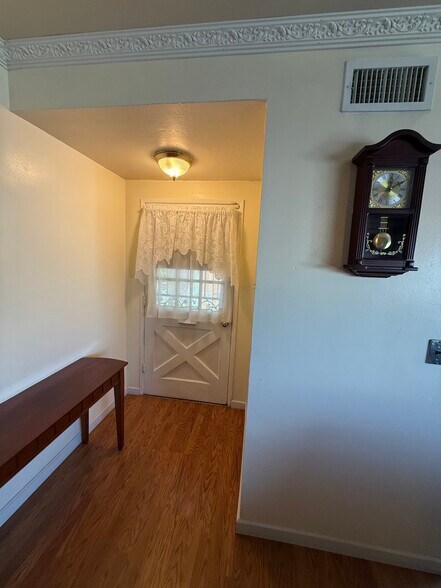 Building Photo - 8917 Reydon St