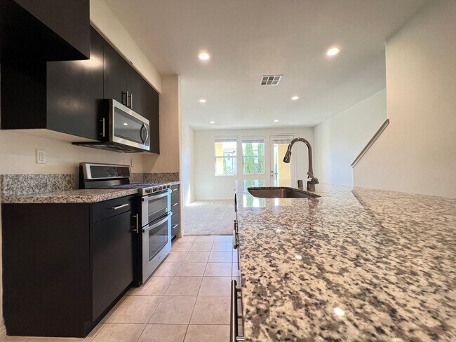 Building Photo - Wonderful 3 Bedroom 3 Bathroom Anaheim Condo in Gated Community