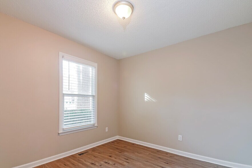 Building Photo - 5513 Lake Garden Ct