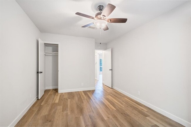 Building Photo - 6811 Thorncliffe Dr
