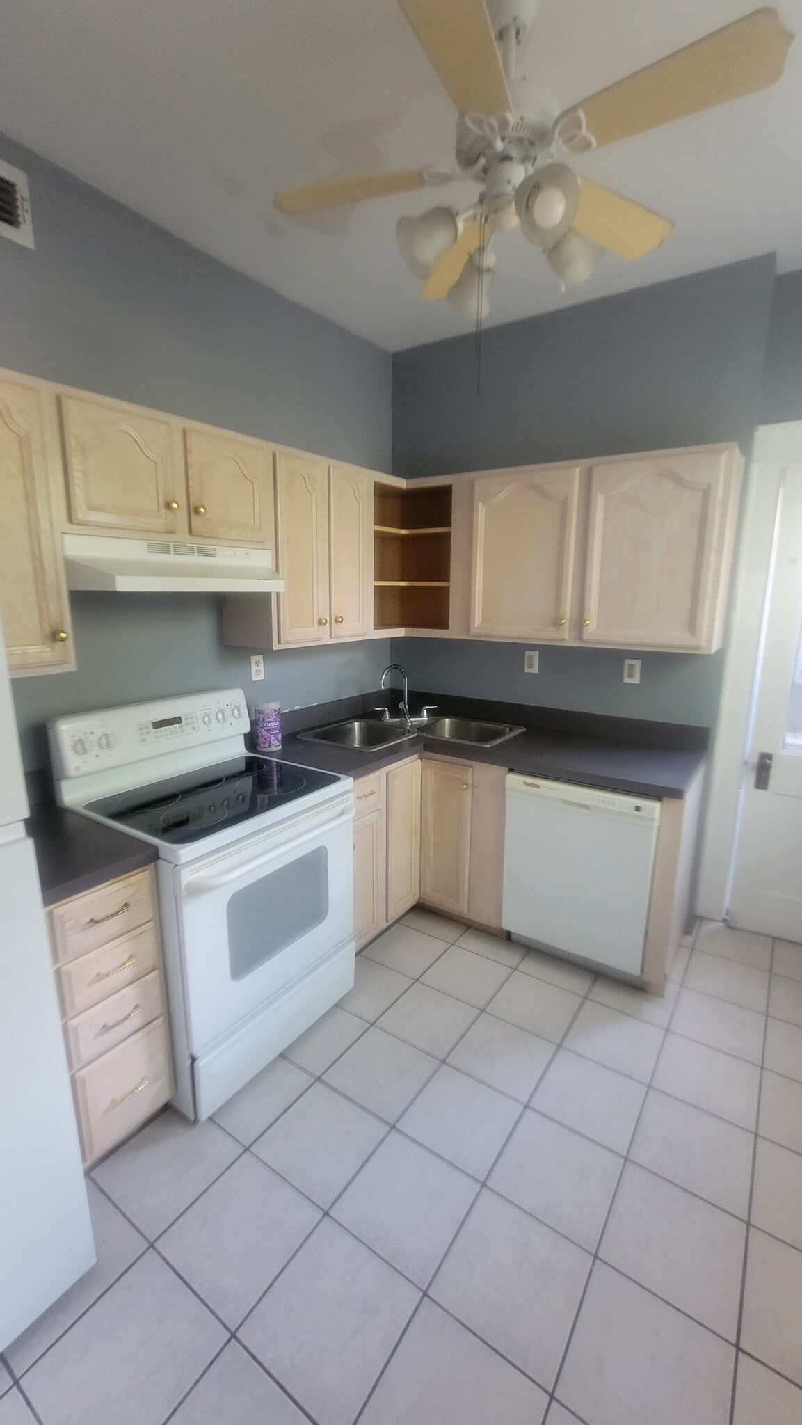 Building Photo - 148 W 6th St