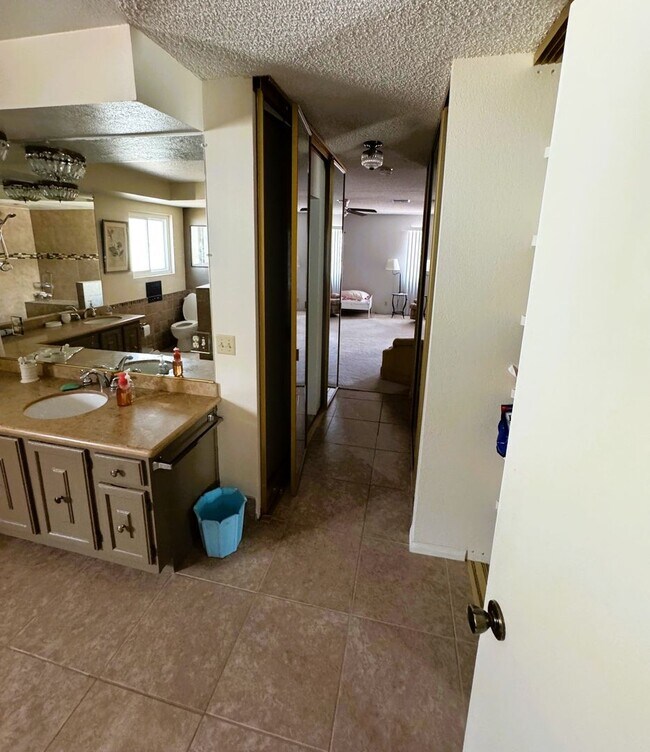Building Photo - MLCC 3 Bedroom 2 Bath