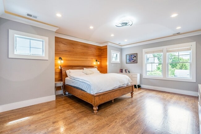 Building Photo - 19 Shute Path