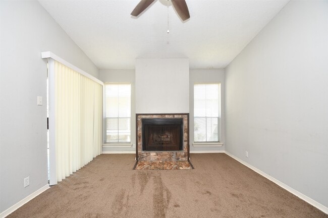 Building Photo - 700 Thicket Ln