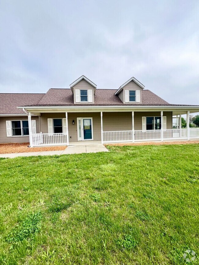 Building Photo - NEW LISTING! 3 Bedroom home