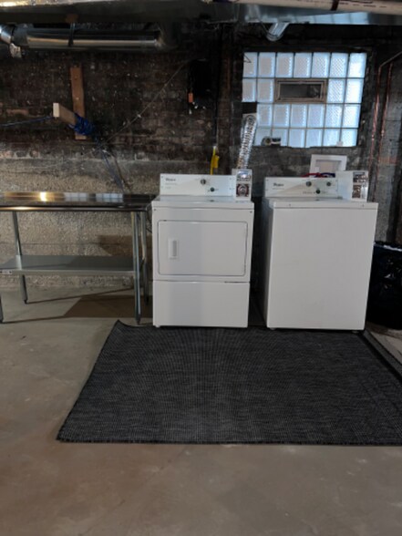 Building Photo - 8236 S Ellis Ave