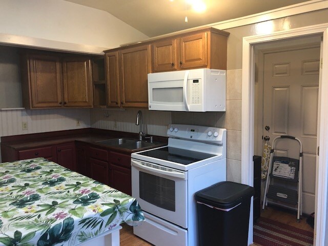 Building Photo - 79 Bishop Hill Rd