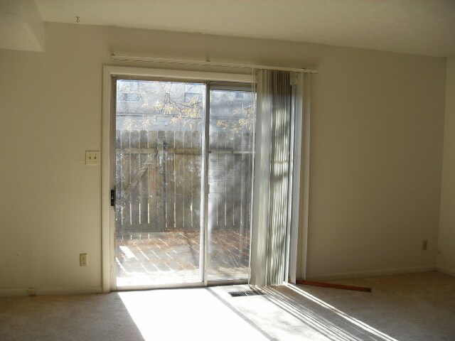 Building Photo - 5058 Hibbs Dr