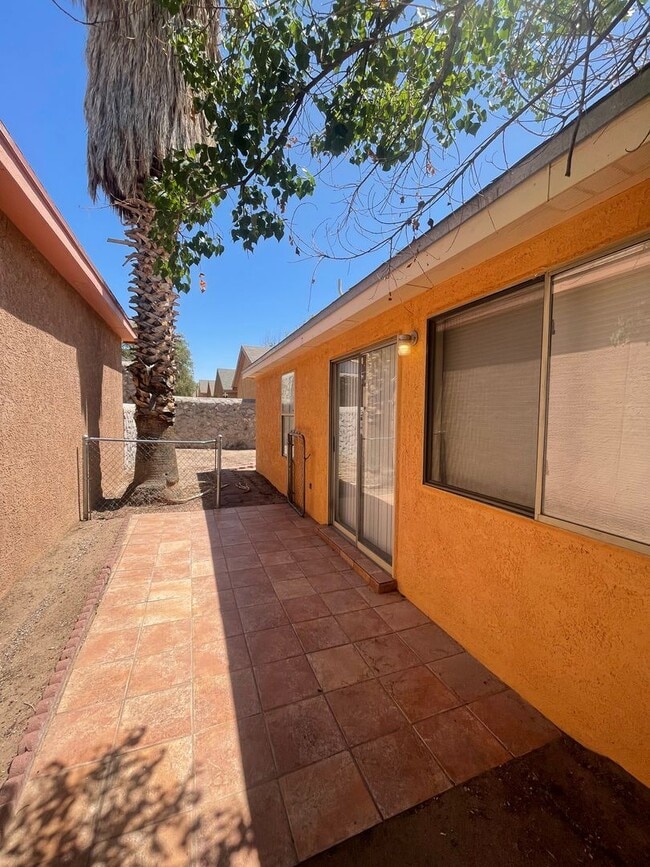 Building Photo - Charming 3-bedroom, 2-bathroom Home locate...