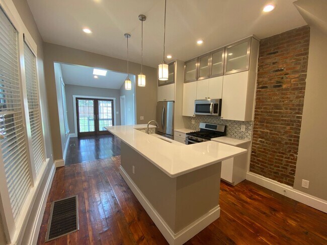 Building Photo - Hunter Ave 1197-1199 GW2