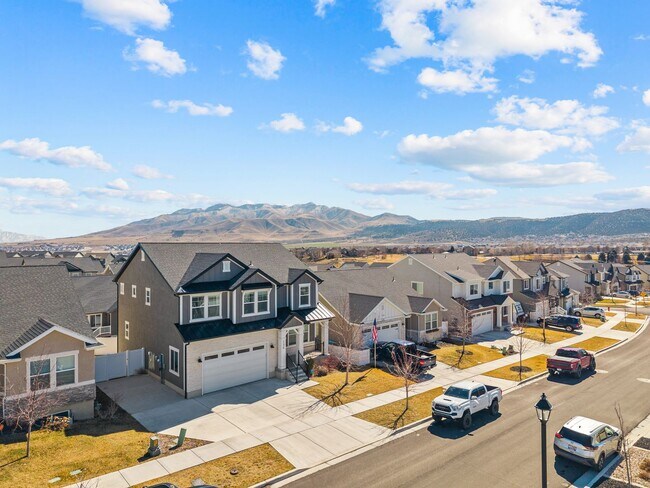 Building Photo - 5 Bed / 3.5 Bath Home in Saratoga Springs – Spacious Living Near Utah Lake