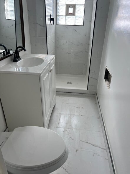 Building Photo - 9325 S Loomis St