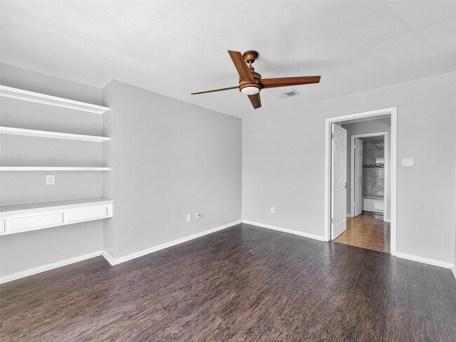 Building Photo - 2626 Holly Hall St