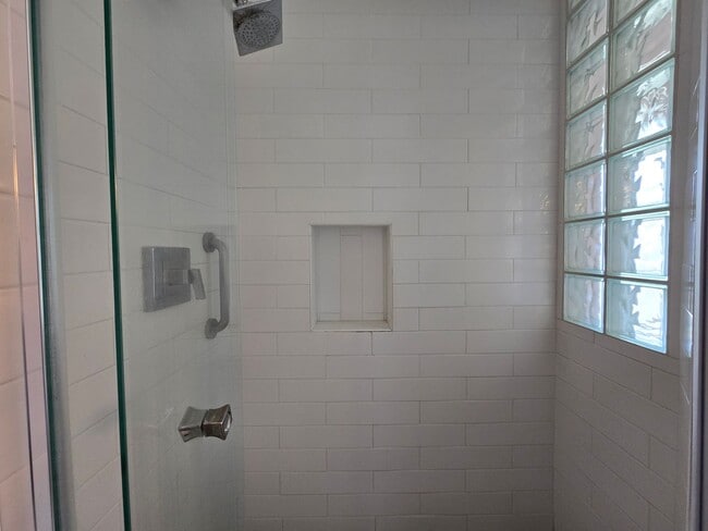 Building Photo - Beautiful Quemazon Home (5085 Alegria)