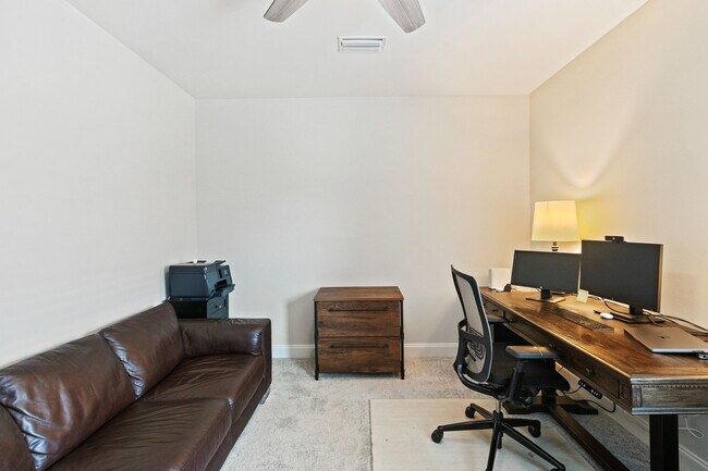 Building Photo - 31889 Marvanna Dr