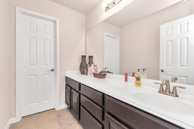 Building Photo - 6915 Moreleigh Branch Dr