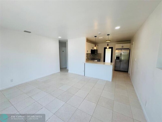 Building Photo - 1472 NE 30th Ct