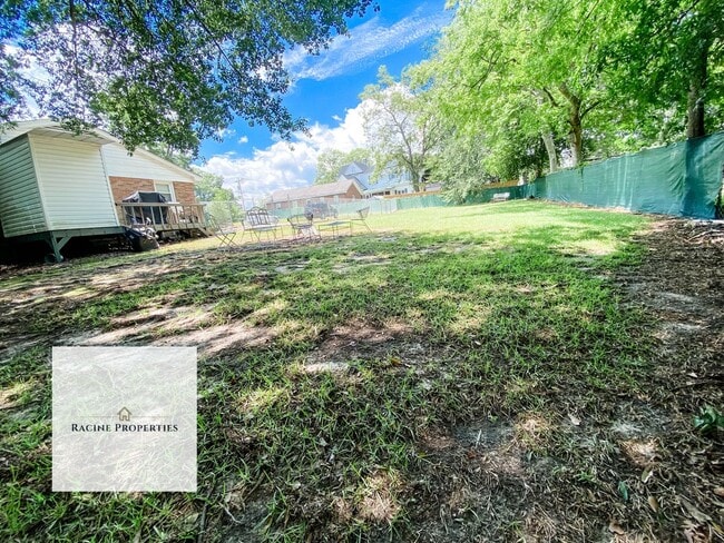 Building Photo - Come See This Updated Home in Clinton!