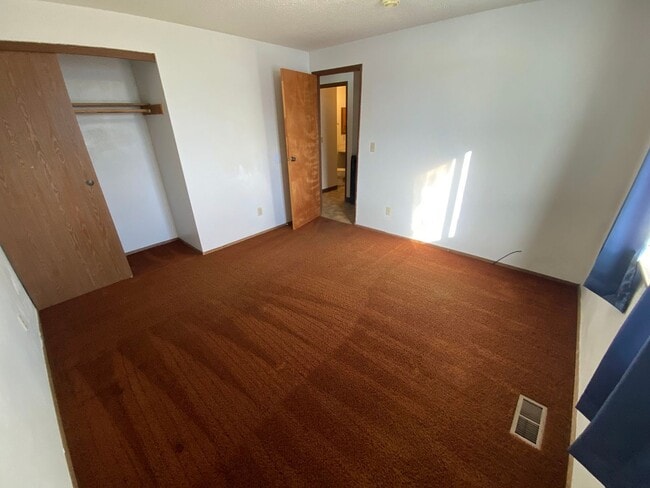 Building Photo - Cozy 3 Bedroom 1 Bath Home with Large Yard & 1 Car Attached Garage