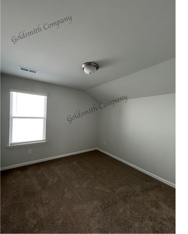 Building Photo - 111 Gervais Cir