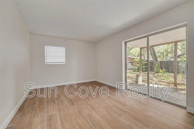 Building Photo - 7120 Oakwood Dr