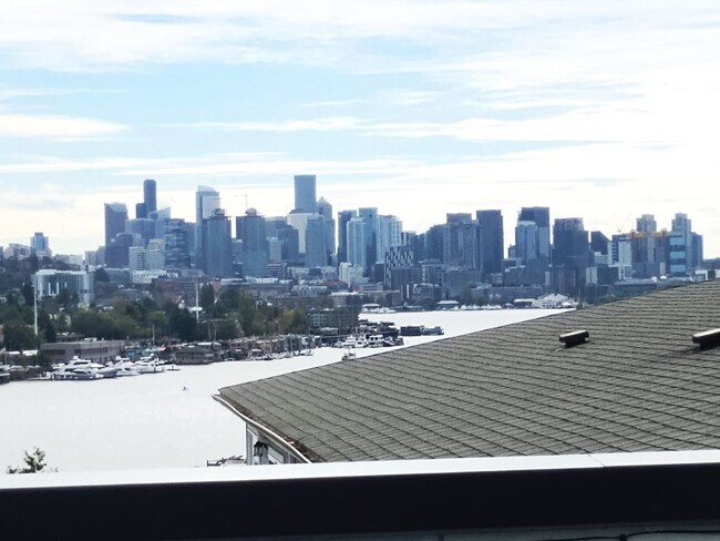 Building Photo - 3bd/2.5ba Seattle Townhome