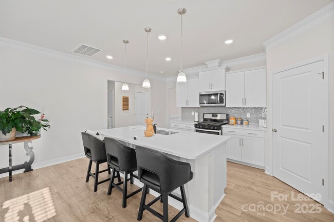 Building Photo - 758 Latrobe Dr