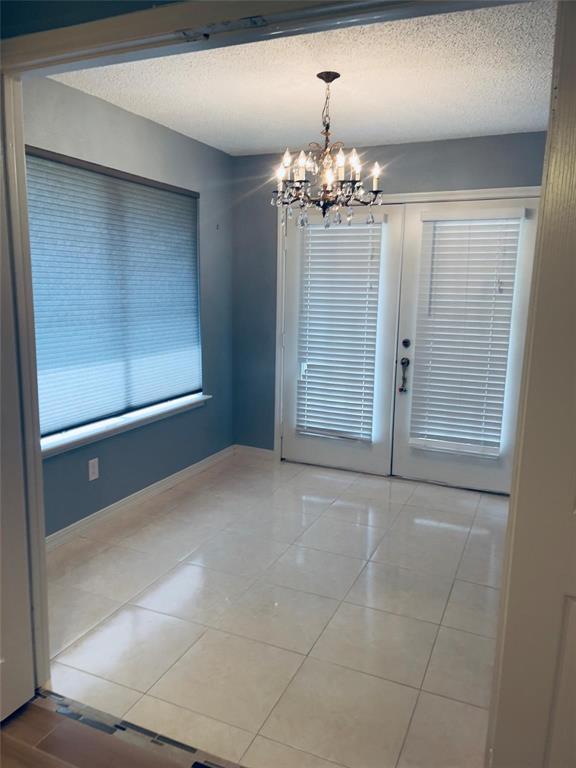 Building Photo - 631 E Country Grove Cir