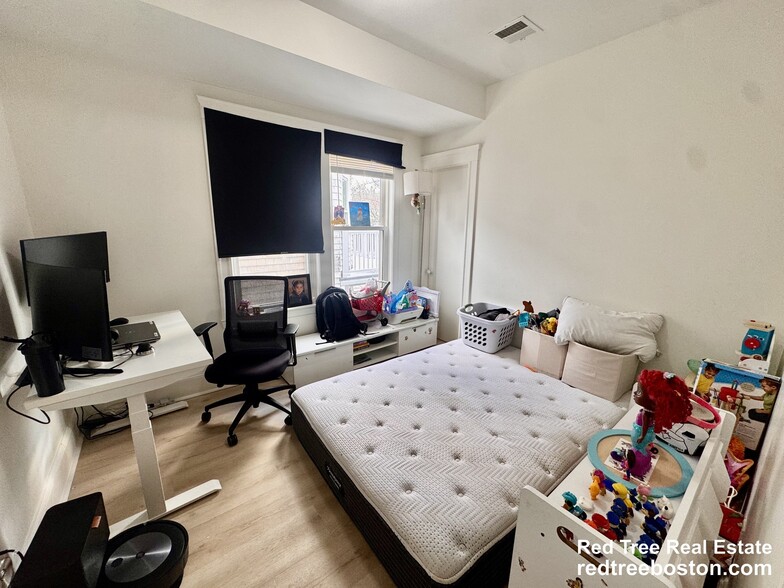 Building Photo - 127 Eliot St