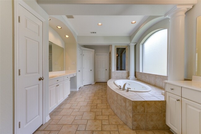 Building Photo - 3819 Rivermoss Ln