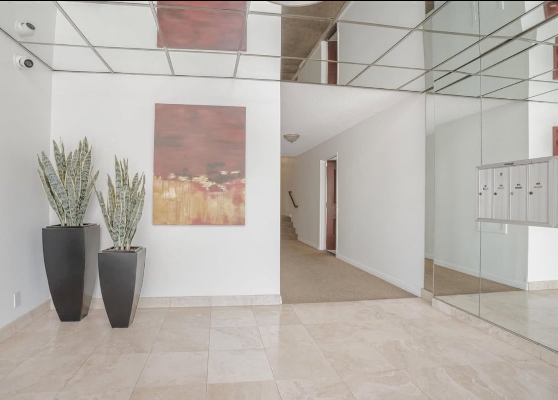 Building Photo - 8577 Rugby Dr