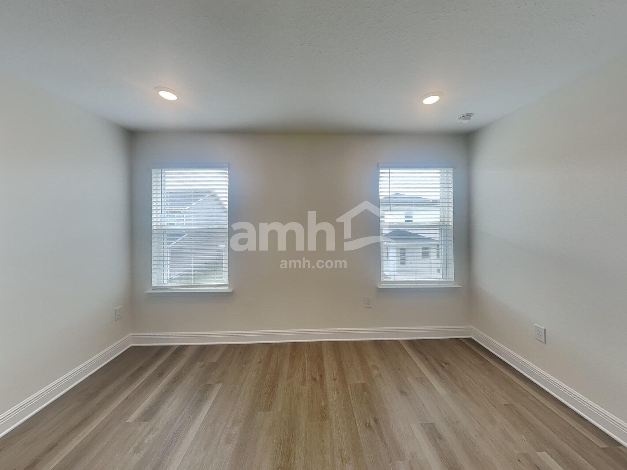 Building Photo - 5933 Sycamore Pl St