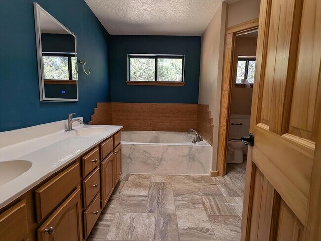 Building Photo - 4 Cavaletti Ct