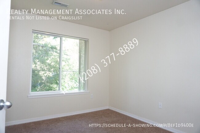 Building Photo - 1003 N Stilson Rd