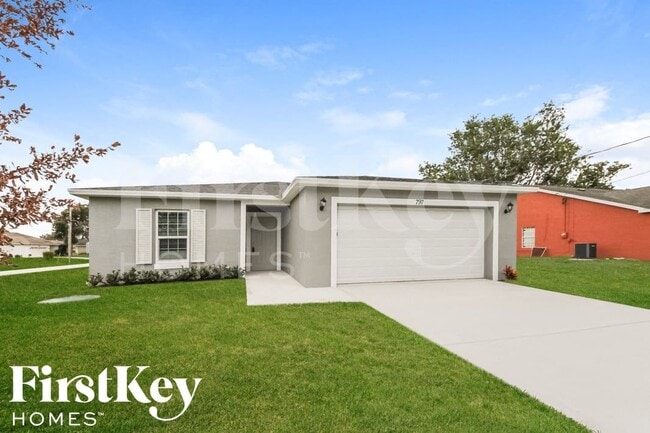 Building Photo - 797 SW Hillsboro Cir