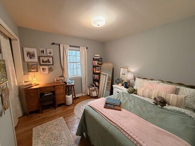 Building Photo - 3 bedroom 2 bath near U of A campus - a must see!